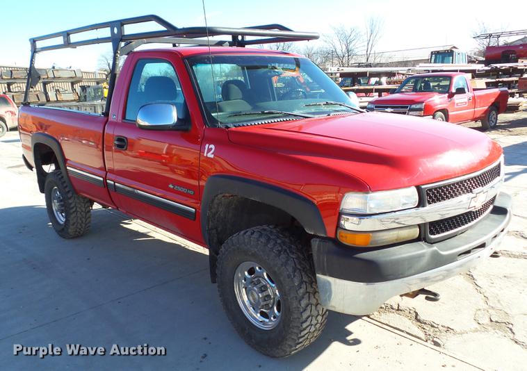 image for item EM9127 2001 Chevrolet Silverado 2500HD pickup truck