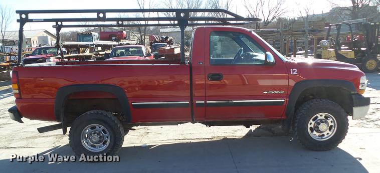image for item EM9127 2001 Chevrolet Silverado 2500HD pickup truck