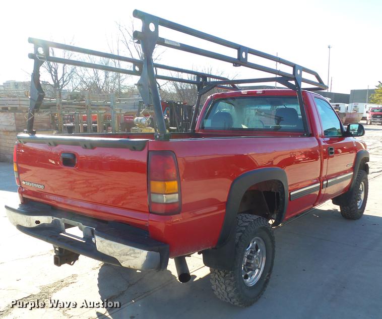 image for item EM9127 2001 Chevrolet Silverado 2500HD pickup truck