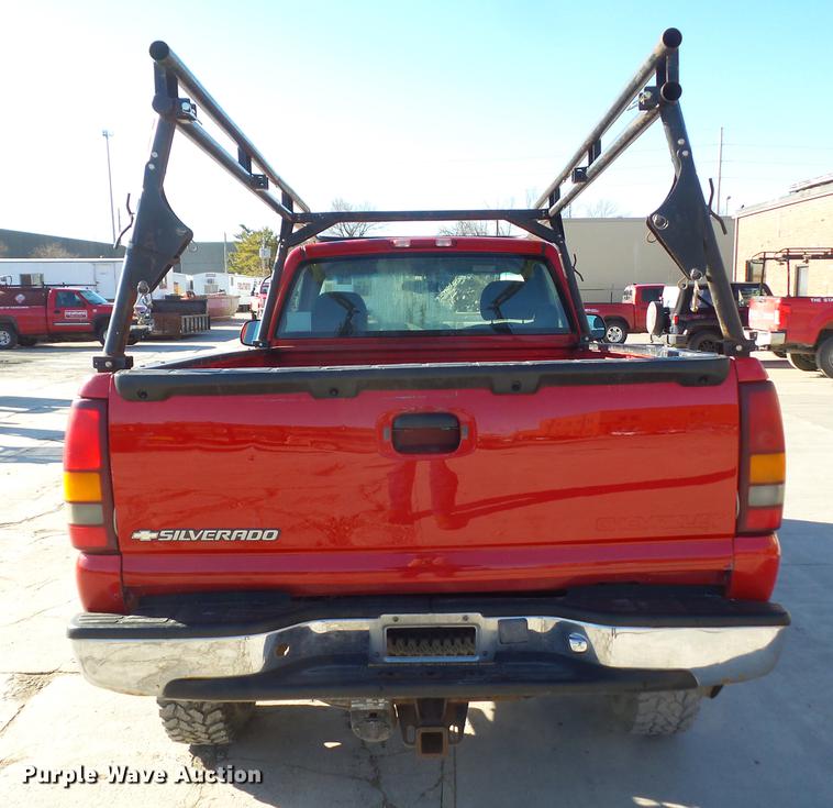 image for item EM9127 2001 Chevrolet Silverado 2500HD pickup truck