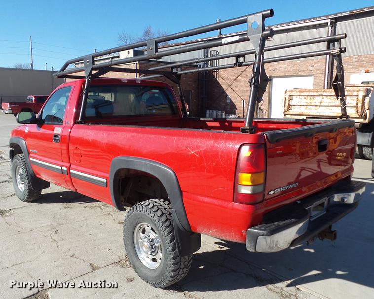 image for item EM9127 2001 Chevrolet Silverado 2500HD pickup truck