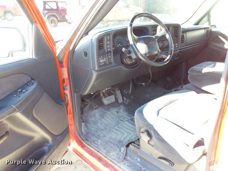 image for item EM9127 2001 Chevrolet Silverado 2500HD pickup truck