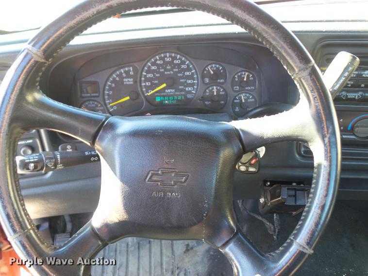 image for item EM9127 2001 Chevrolet Silverado 2500HD pickup truck