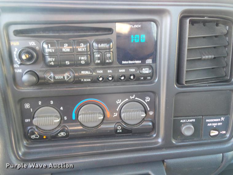 image for item EM9127 2001 Chevrolet Silverado 2500HD pickup truck