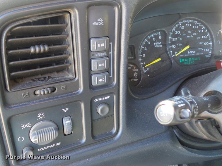 image for item EM9127 2001 Chevrolet Silverado 2500HD pickup truck