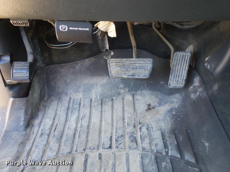 image for item EM9127 2001 Chevrolet Silverado 2500HD pickup truck