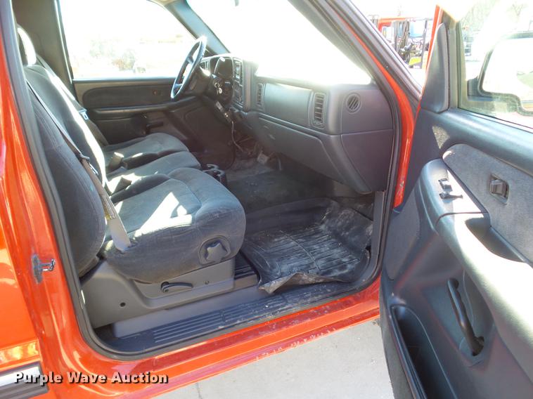 image for item EM9127 2001 Chevrolet Silverado 2500HD pickup truck