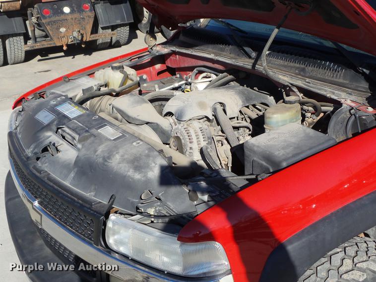 image for item EM9127 2001 Chevrolet Silverado 2500HD pickup truck