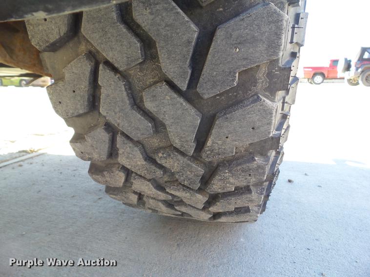 image for item EM9127 2001 Chevrolet Silverado 2500HD pickup truck