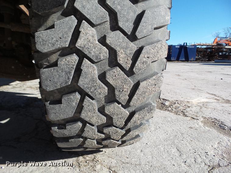 image for item EM9127 2001 Chevrolet Silverado 2500HD pickup truck