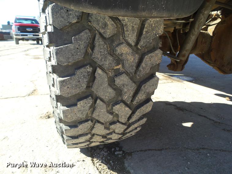 image for item EM9127 2001 Chevrolet Silverado 2500HD pickup truck