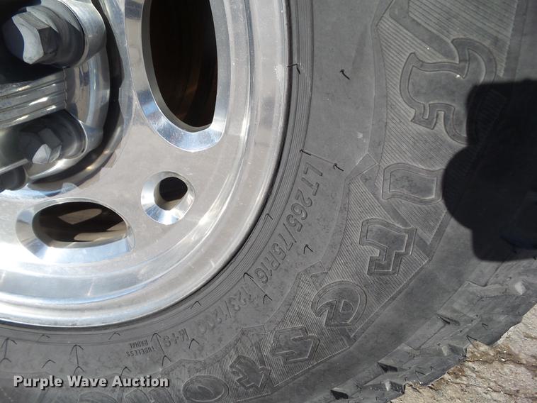 image for item EM9127 2001 Chevrolet Silverado 2500HD pickup truck