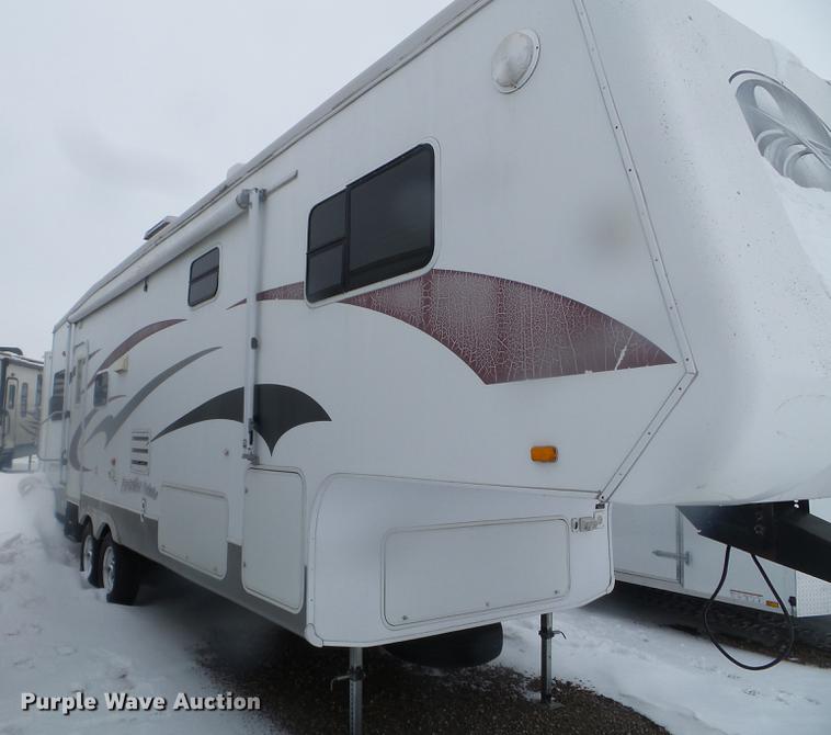 image for item EW9966 2005 Cross Roads Paradise Point camper