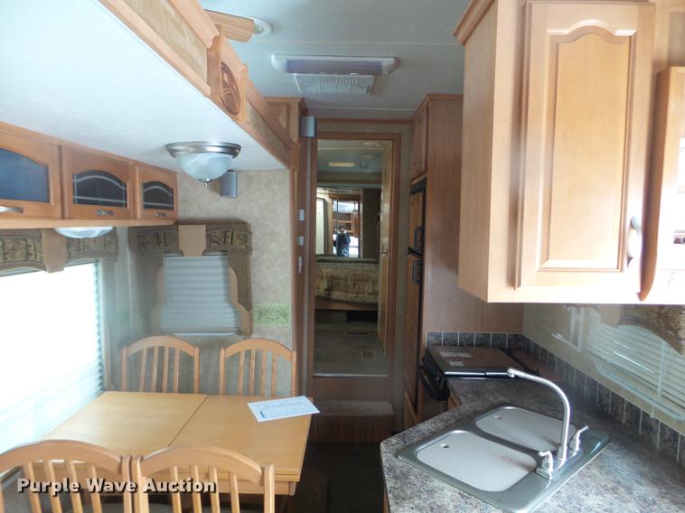 image for item EW9966 2005 Cross Roads Paradise Point camper