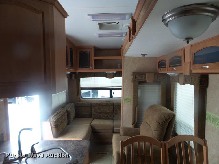 image for item EW9966 2005 Cross Roads Paradise Point camper