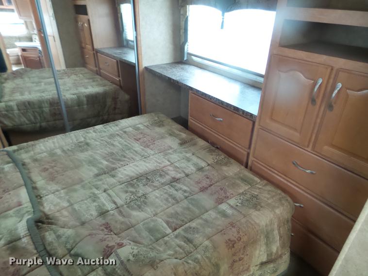 image for item EW9966 2005 Cross Roads Paradise Point camper