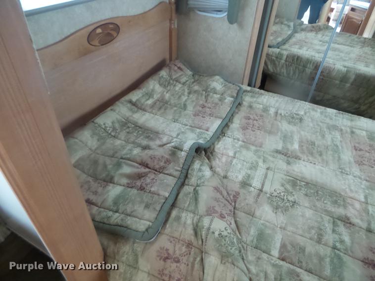 image for item EW9966 2005 Cross Roads Paradise Point camper