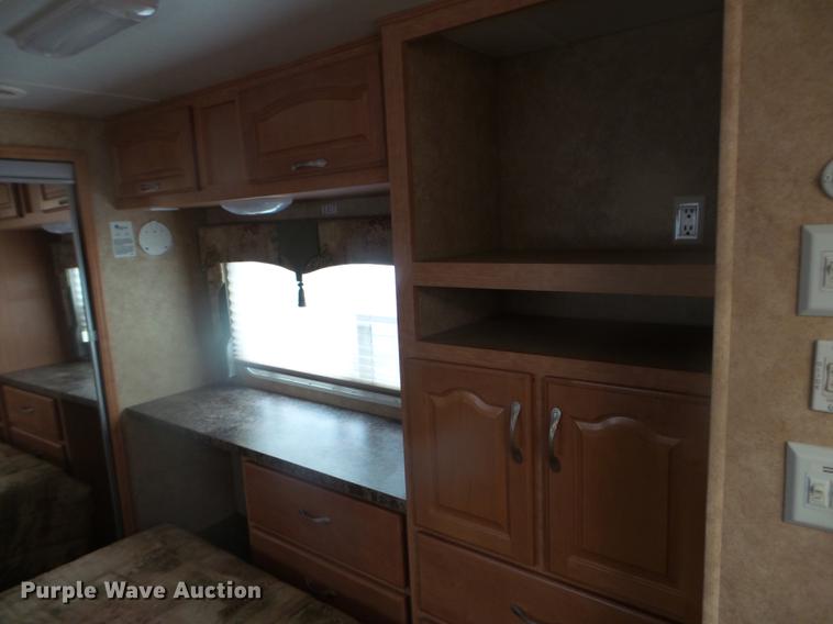 image for item EW9966 2005 Cross Roads Paradise Point camper