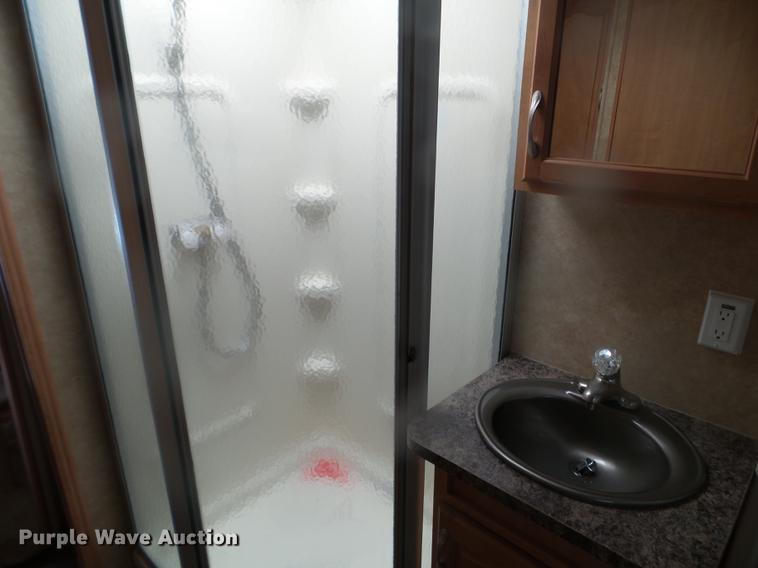 image for item EW9966 2005 Cross Roads Paradise Point camper