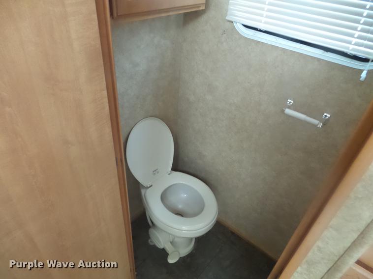 image for item EW9966 2005 Cross Roads Paradise Point camper