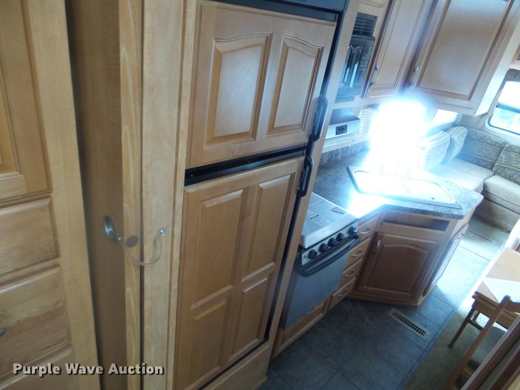 image for item EW9966 2005 Cross Roads Paradise Point camper