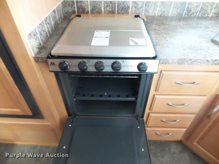 image for item EW9966 2005 Cross Roads Paradise Point camper