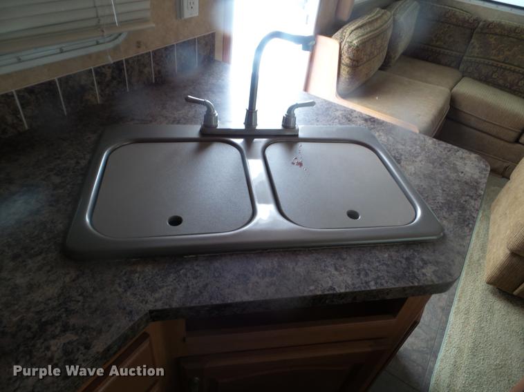 image for item EW9966 2005 Cross Roads Paradise Point camper