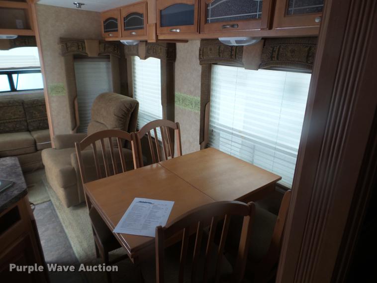 image for item EW9966 2005 Cross Roads Paradise Point camper