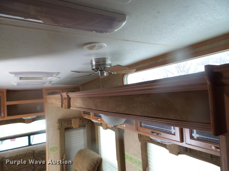 image for item EW9966 2005 Cross Roads Paradise Point camper