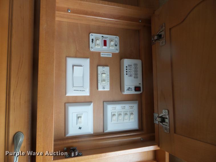 image for item EW9966 2005 Cross Roads Paradise Point camper