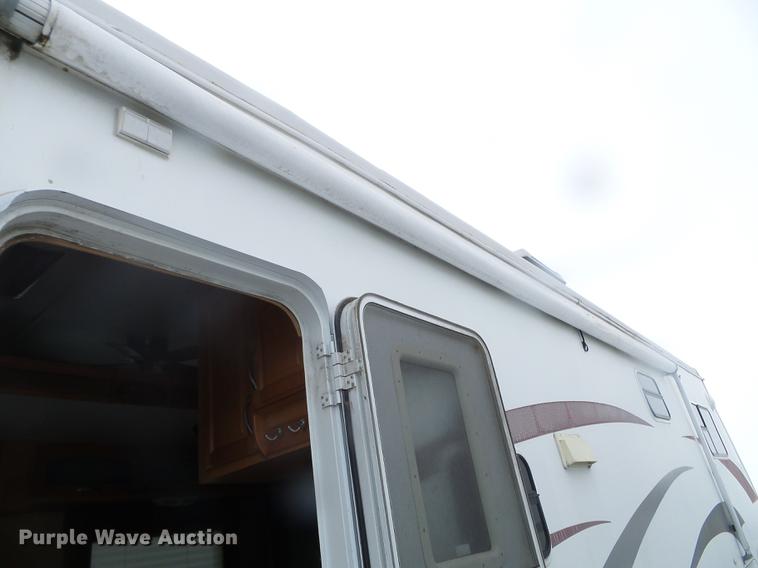 image for item EW9966 2005 Cross Roads Paradise Point camper