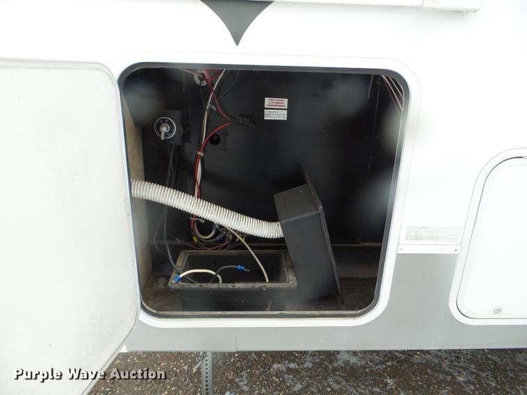 image for item EW9966 2005 Cross Roads Paradise Point camper