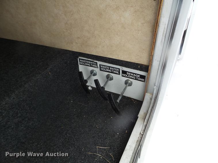 image for item EW9966 2005 Cross Roads Paradise Point camper