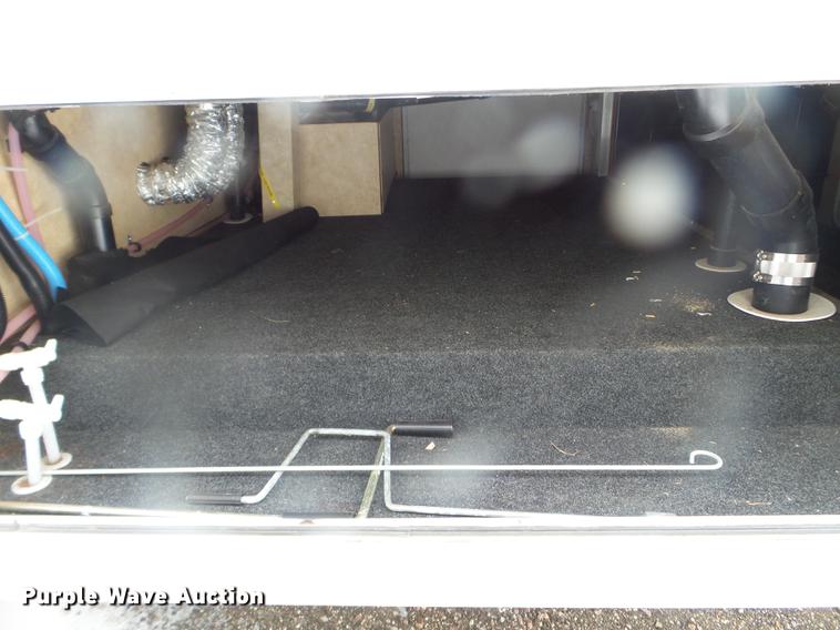 image for item EW9966 2005 Cross Roads Paradise Point camper