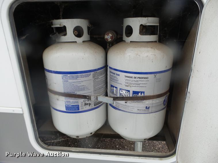 image for item EW9966 2005 Cross Roads Paradise Point camper