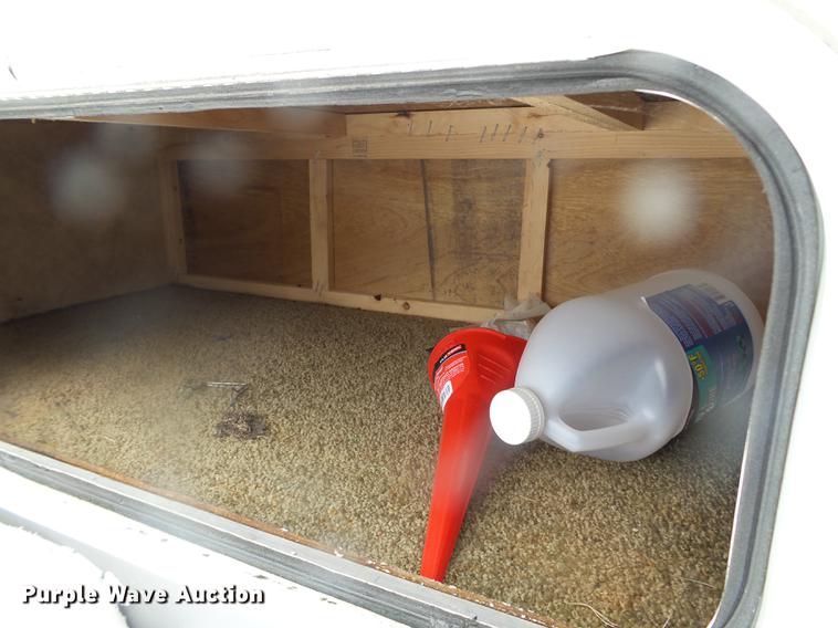 image for item EW9966 2005 Cross Roads Paradise Point camper