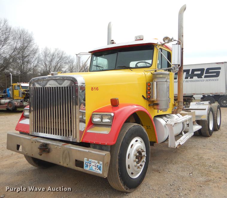 image for item EZ9802 2003 Freightliner FLD semi truck