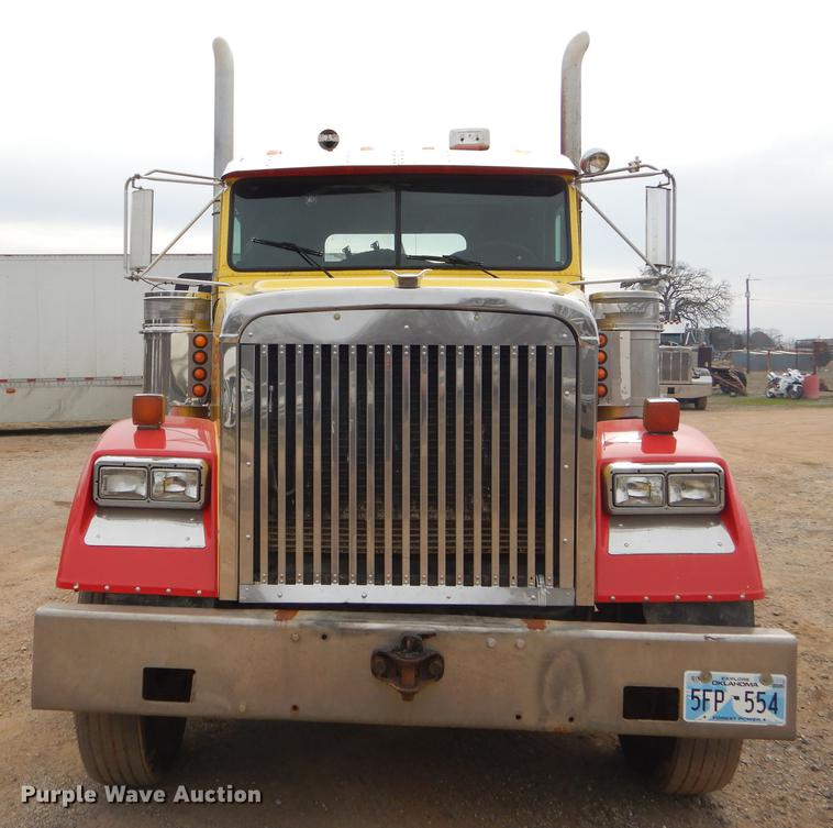 image for item EZ9802 2003 Freightliner FLD semi truck