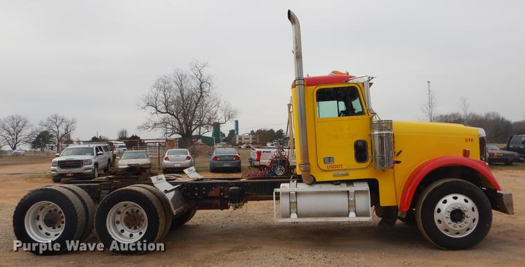 image for item EZ9802 2003 Freightliner FLD semi truck