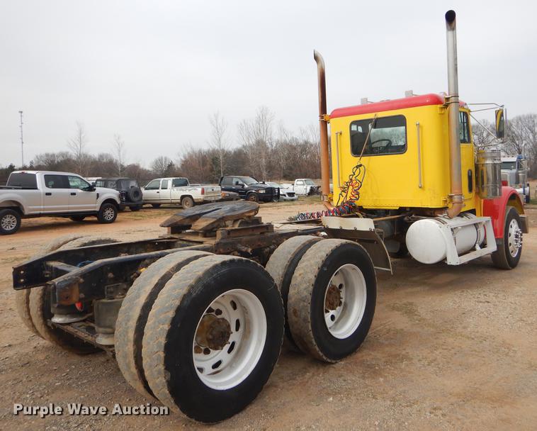 image for item EZ9802 2003 Freightliner FLD semi truck