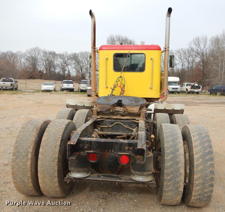 image for item EZ9802 2003 Freightliner FLD semi truck