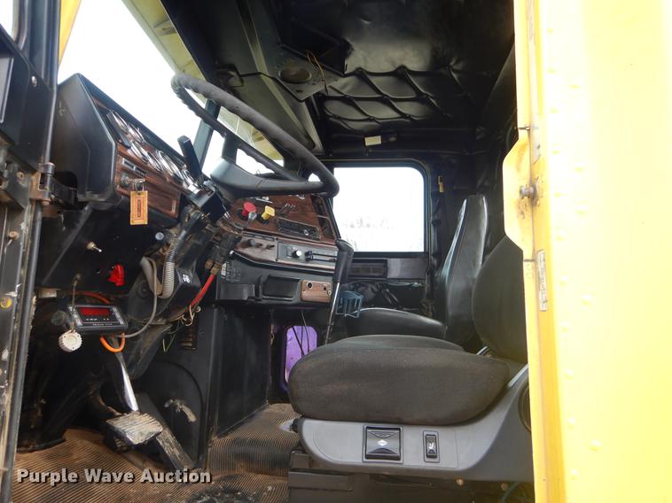 image for item EZ9802 2003 Freightliner FLD semi truck