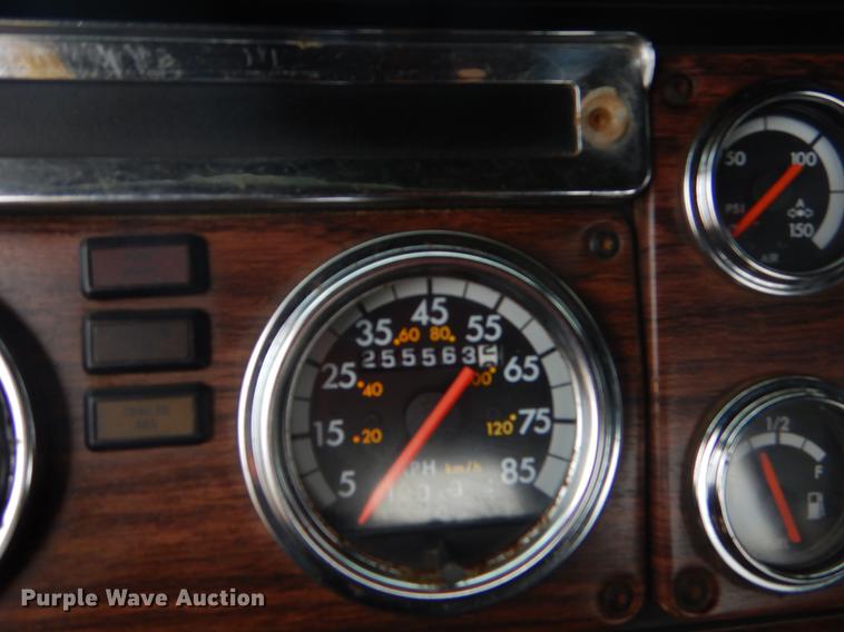 image for item EZ9802 2003 Freightliner FLD semi truck