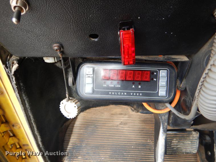 image for item EZ9802 2003 Freightliner FLD semi truck