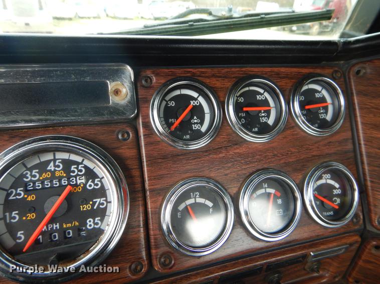 image for item EZ9802 2003 Freightliner FLD semi truck