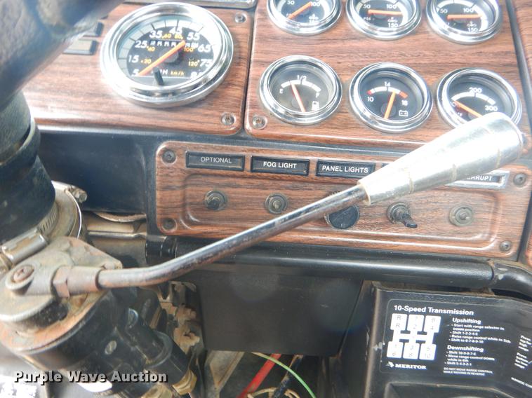 image for item EZ9802 2003 Freightliner FLD semi truck