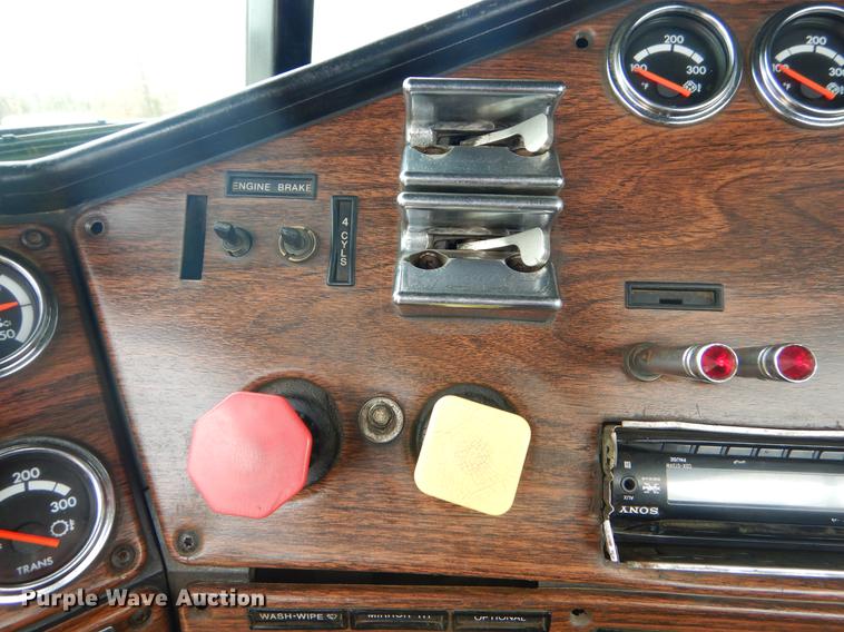 image for item EZ9802 2003 Freightliner FLD semi truck