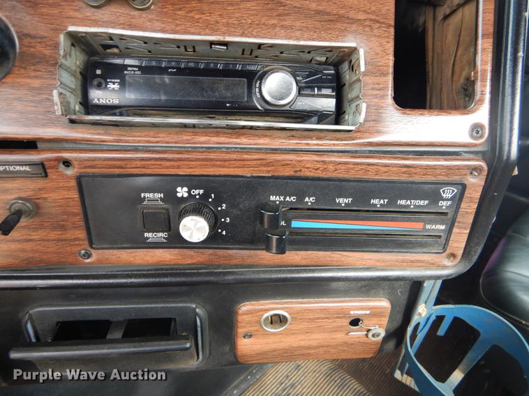 image for item EZ9802 2003 Freightliner FLD semi truck