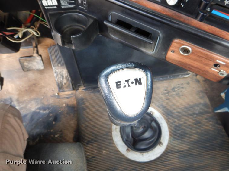 image for item EZ9802 2003 Freightliner FLD semi truck