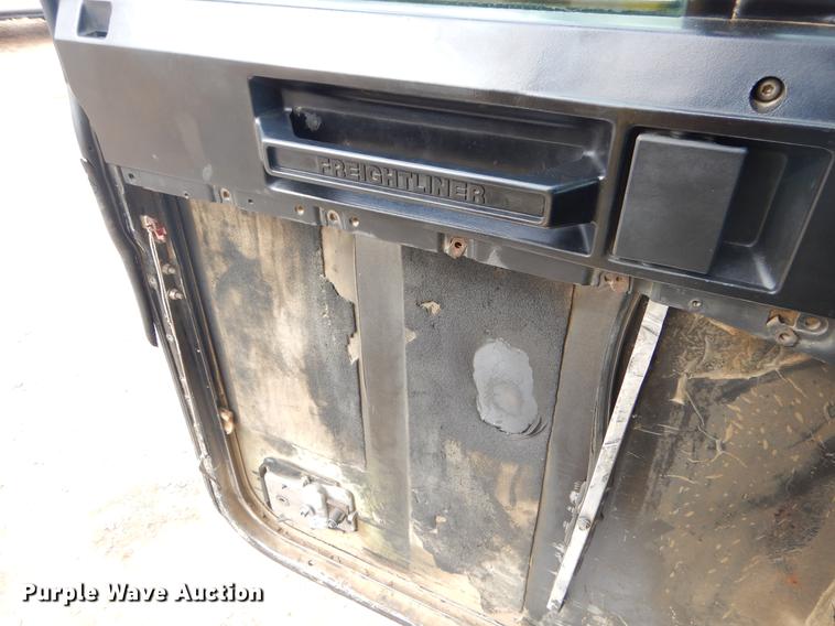 image for item EZ9802 2003 Freightliner FLD semi truck